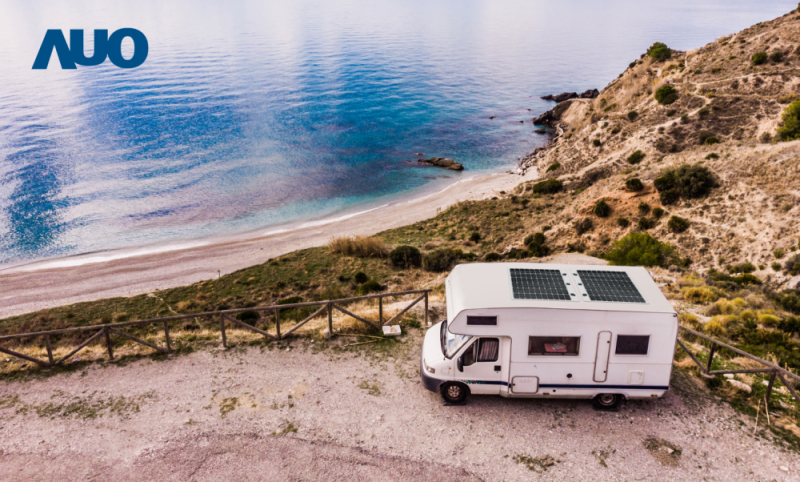 「可撓輕量化太陽光電板SunCurva」使用輕量特殊耐候型複合板取代傳統太陽能板的玻璃前板，不僅降低70%重量，每米平方僅3Kg；具有抗衝擊性能及通過電磁相容性測試，可應用於交通運輸工具，如露營車、遊艇等